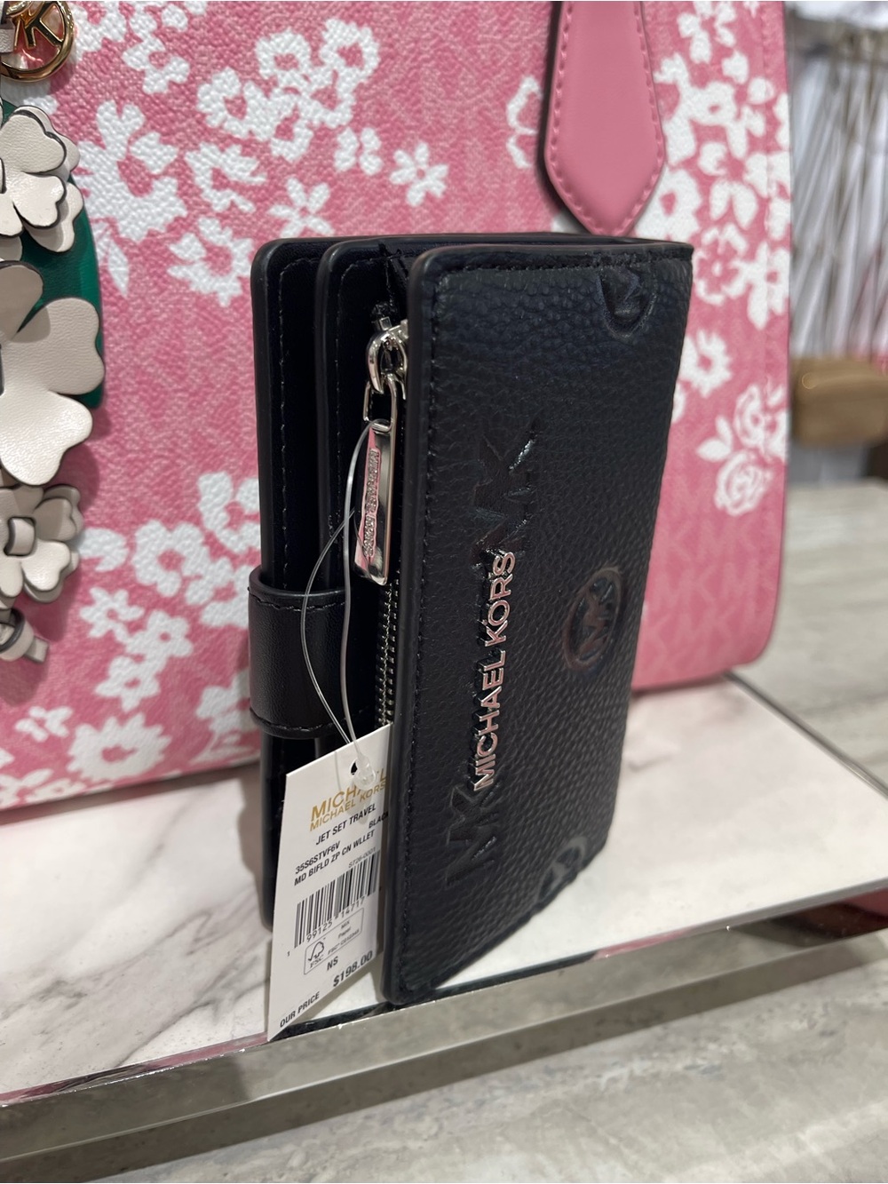 Michael Kors Jet Set Travel Medium  MK Logo Debossed Bifold Wallet
Black 
NWT - Picture 5 of 16